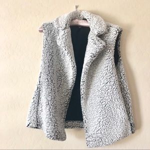 ELLEN TRACY faux fur fuzzy vest